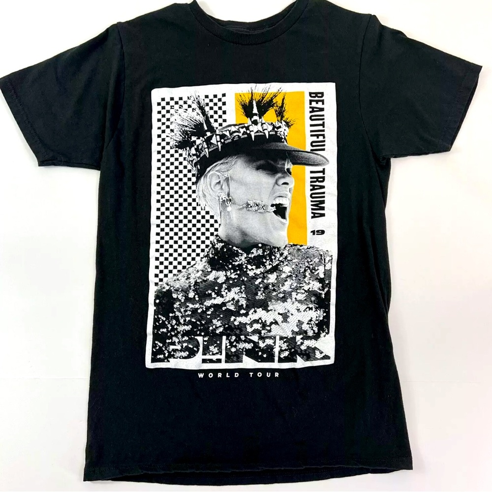 Pink Beautiful Trauma Tour 2019 Concert T-shirt Size M.